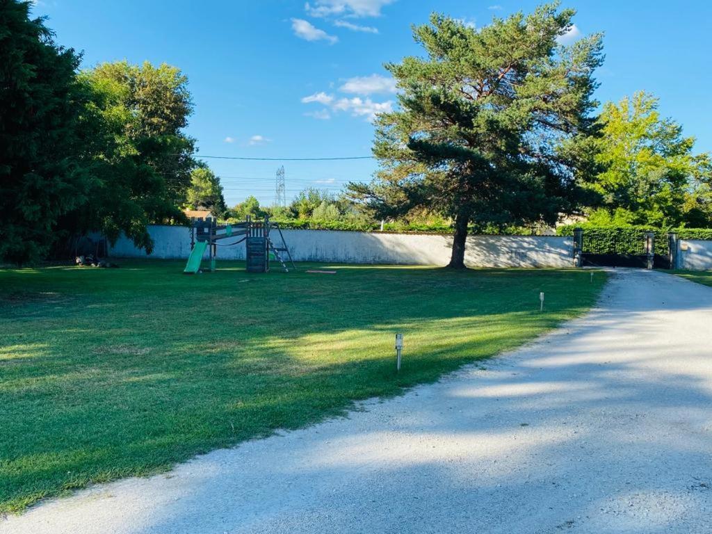 Gite E & M Saint-Denis-de-Pile Εξωτερικό φωτογραφία
